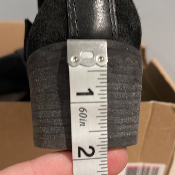 UGG Boot Booties Open Front Slit Like New Sz 8 - Picture 11 of 12